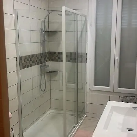 Maison Entiere Avec Terrasse Holiday home Champigny-sur-Marne
